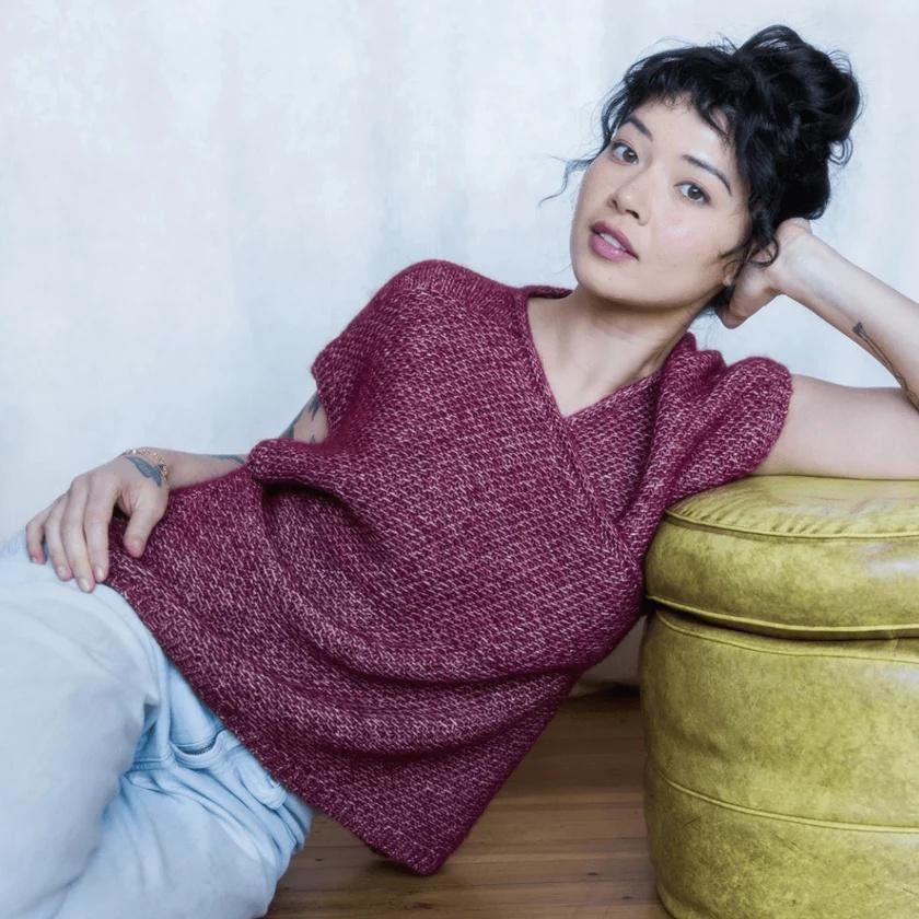 Жилет тканым узором Crossery связанный спицами сверху вниз