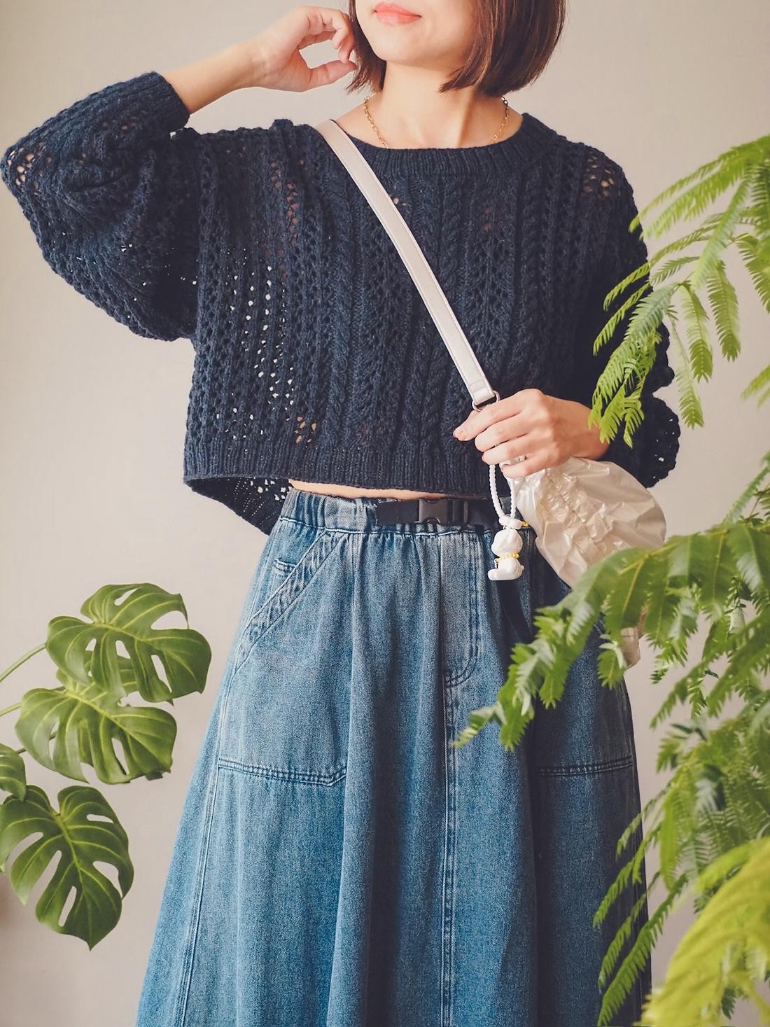 Легкий укороченный летний джемпер спицами