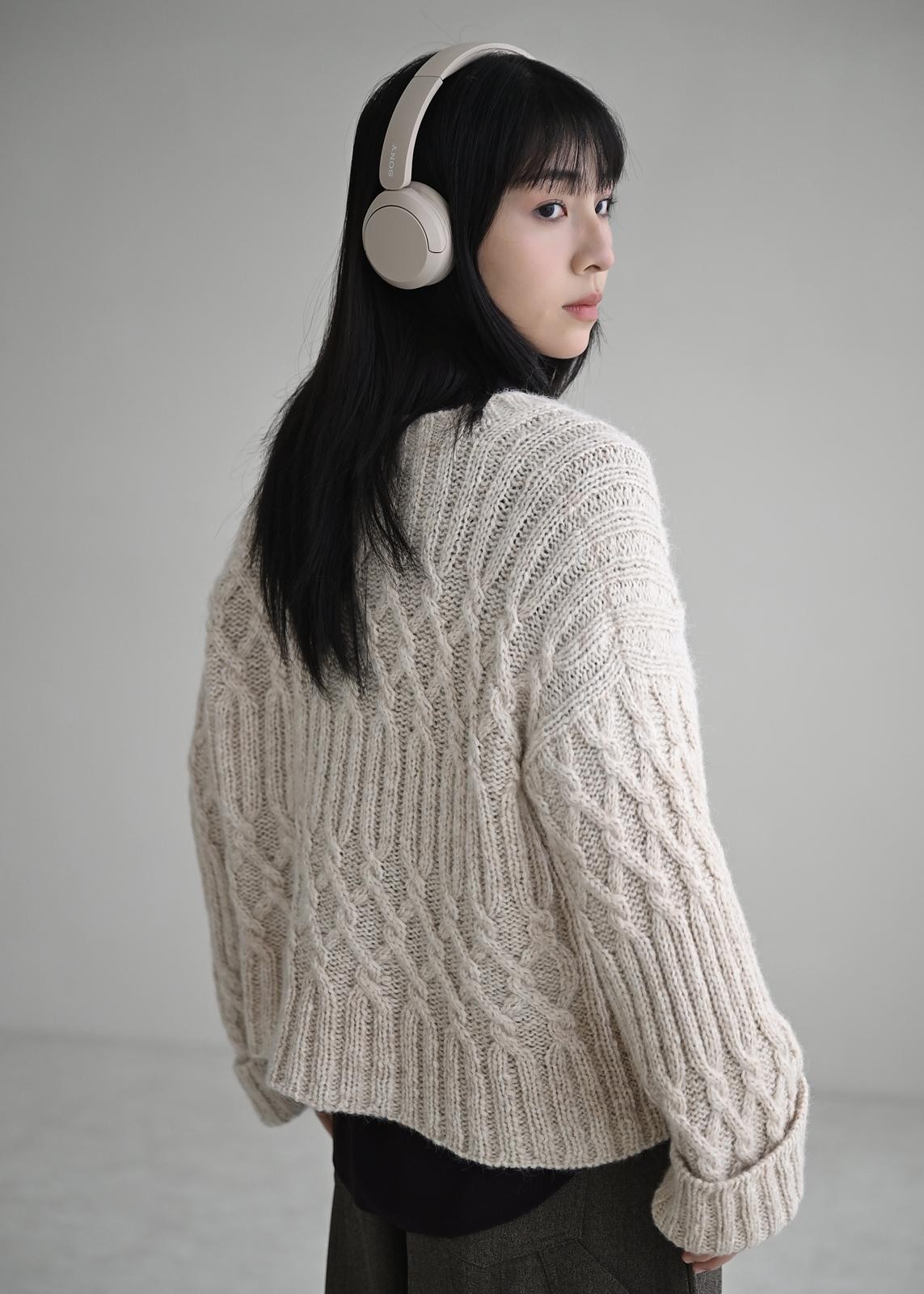 Стильный пуловер в стиле кежуал