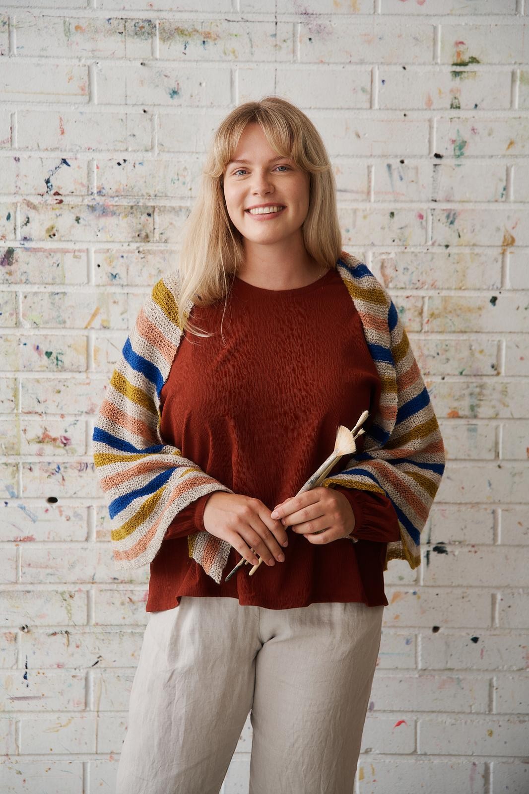 Женственная шаль спицами из тонкой шерсти