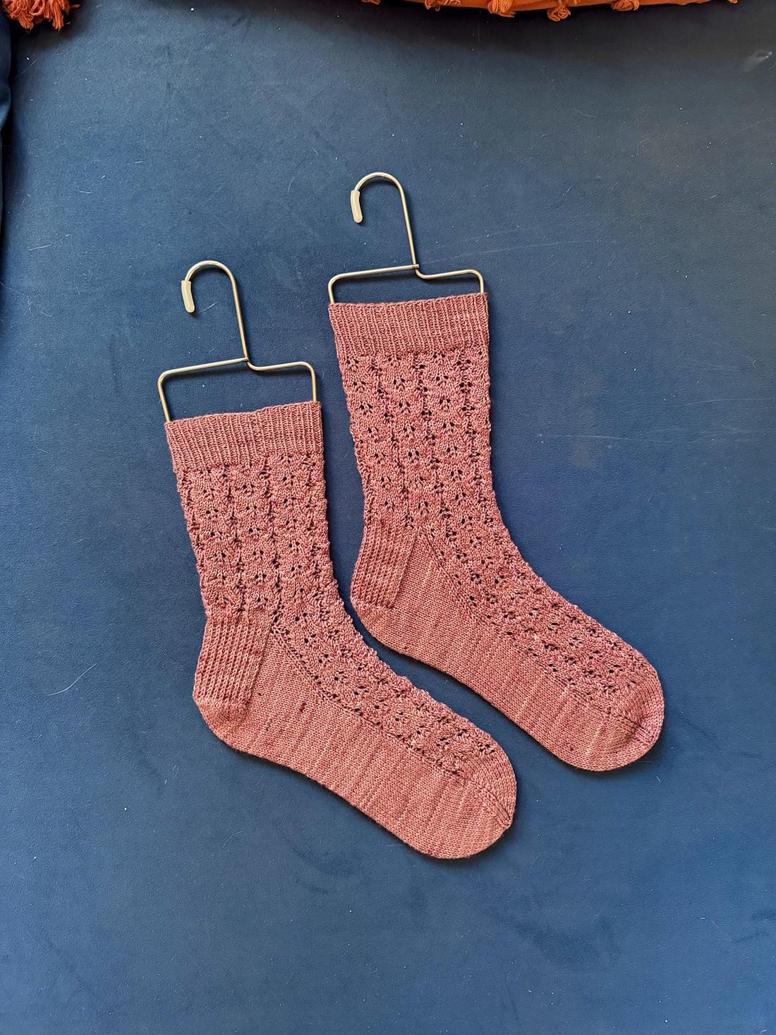 Носки спицами по кругу без швов