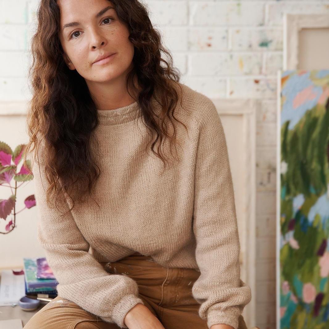 Пуловер с воротником стойкой вязаный спицами