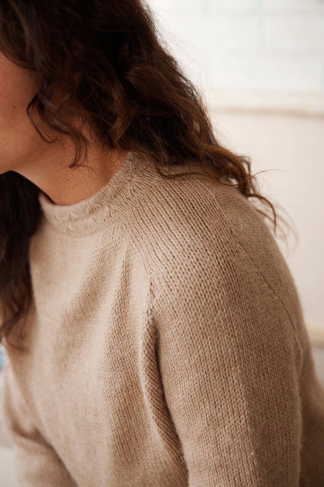 Свитер свободного кроя с воротником