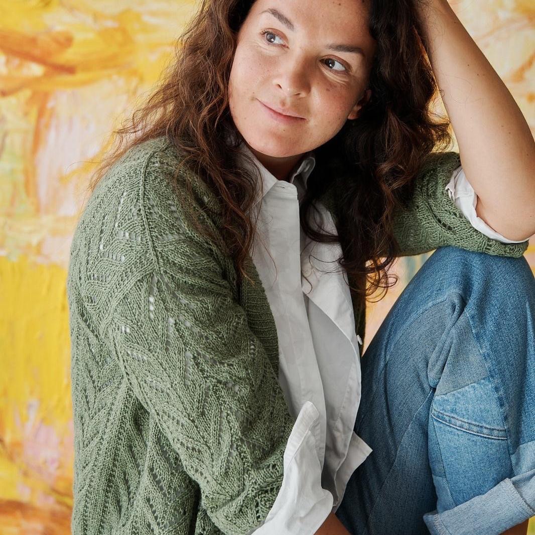 Свободный кардиган без застежки Thuja, связанный спицами