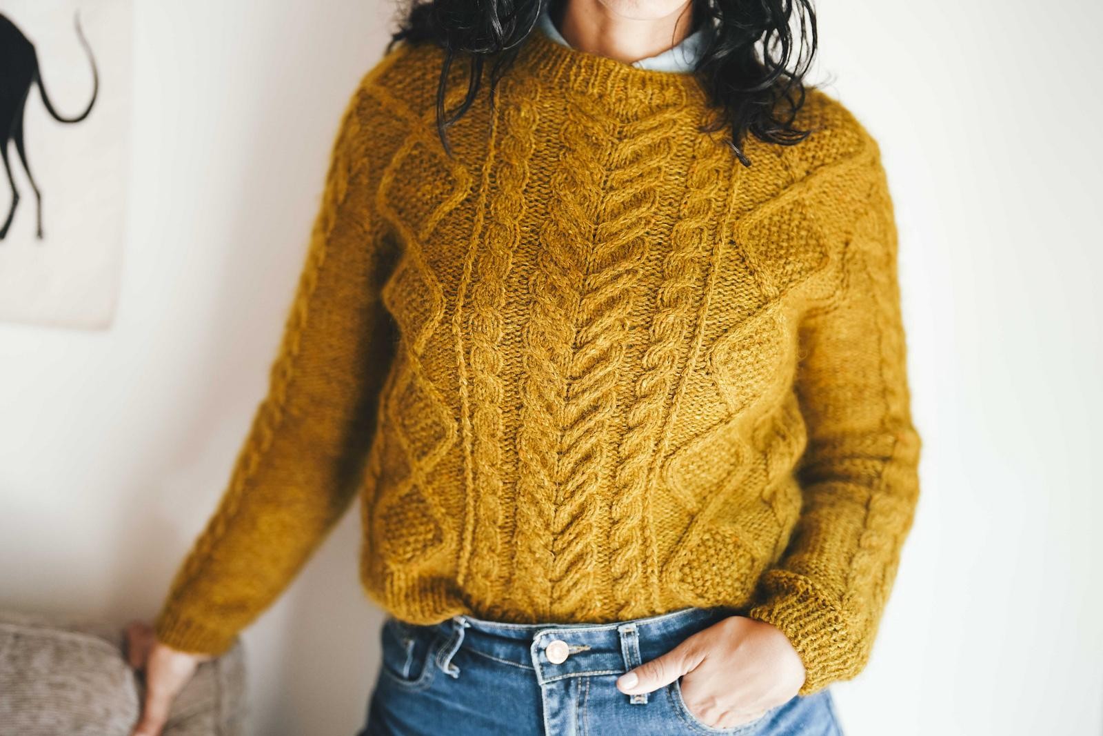 Пуловер с длинными рукавами спицами