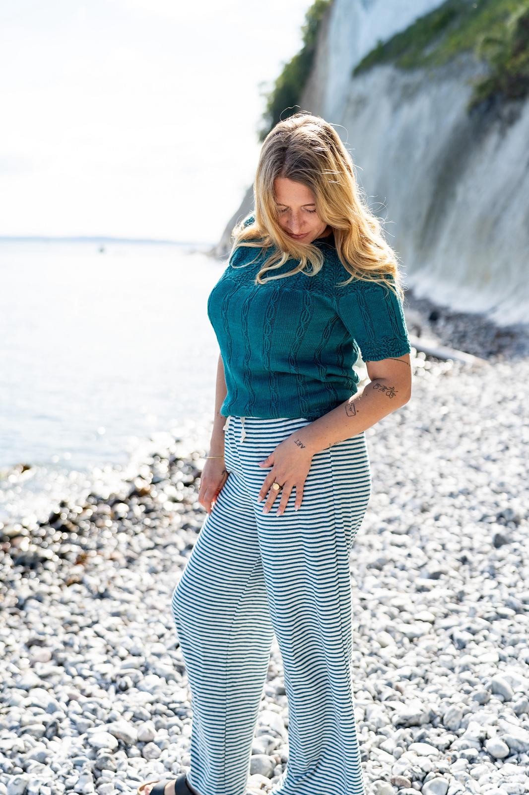 Топ с круглой кокеткой и отделкой ажурным узором