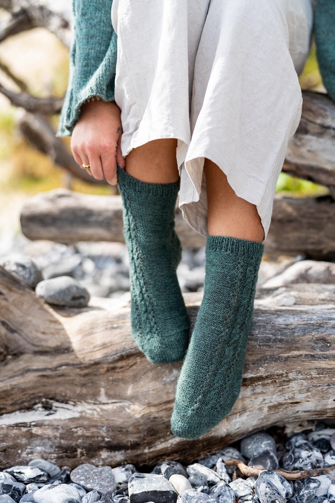 Носки спицами изнаночной гладью