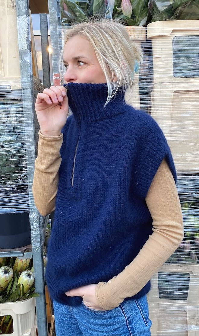 Стильный жилет на молнии для многослойных комплектов