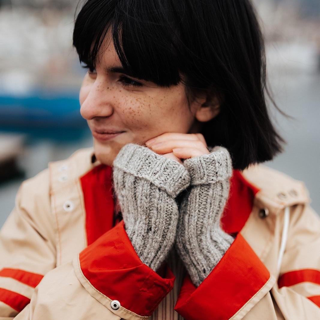 Митенки с косами Windbound Mitts связанные спицами