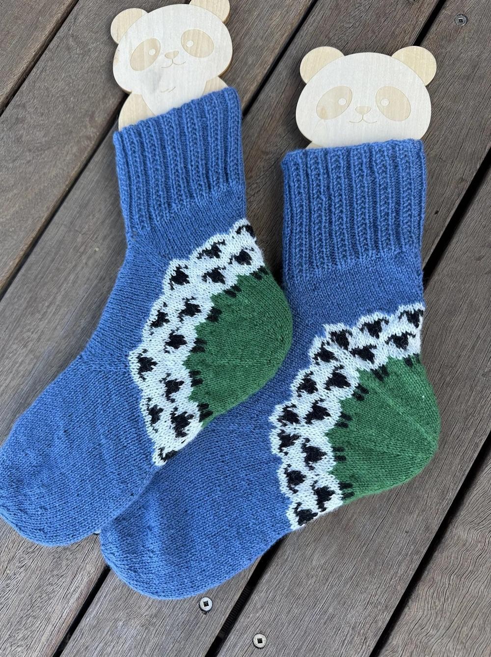 Носки спицами с двумя видами мыска