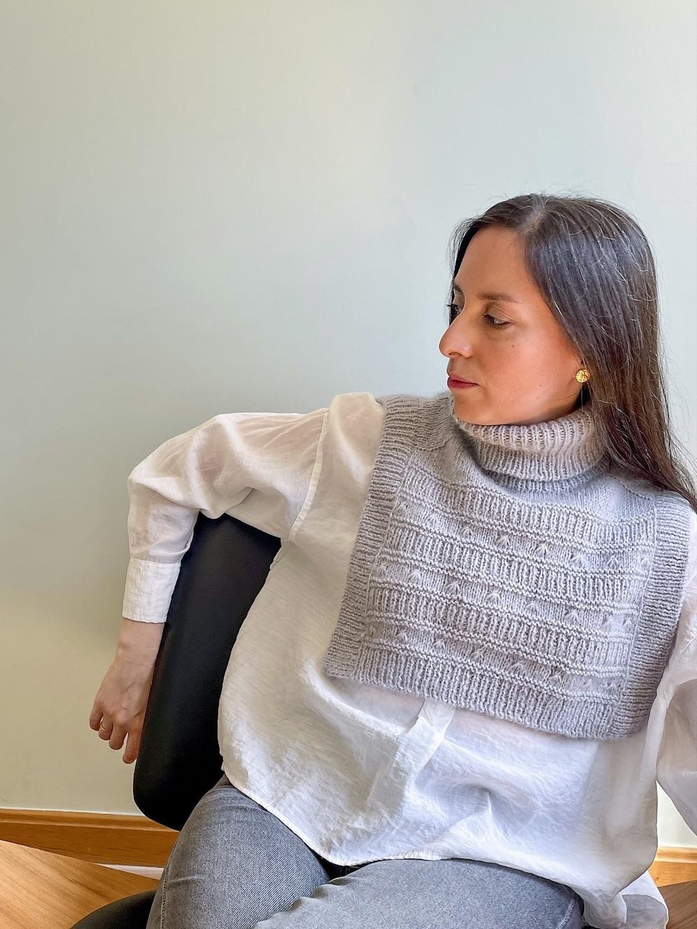 Манишка с цветочным узором регланом погон