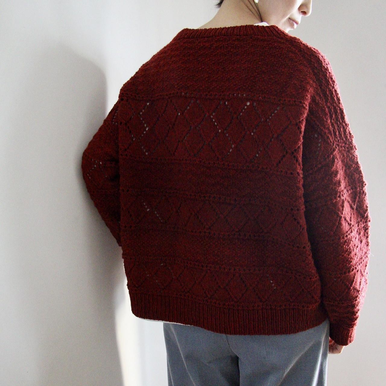 Пуловер с длинными рукавами спицами