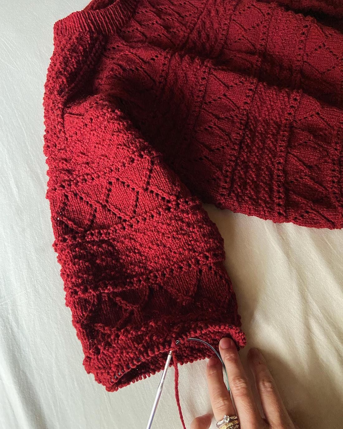 Пуловер в технике японского плеча спицами