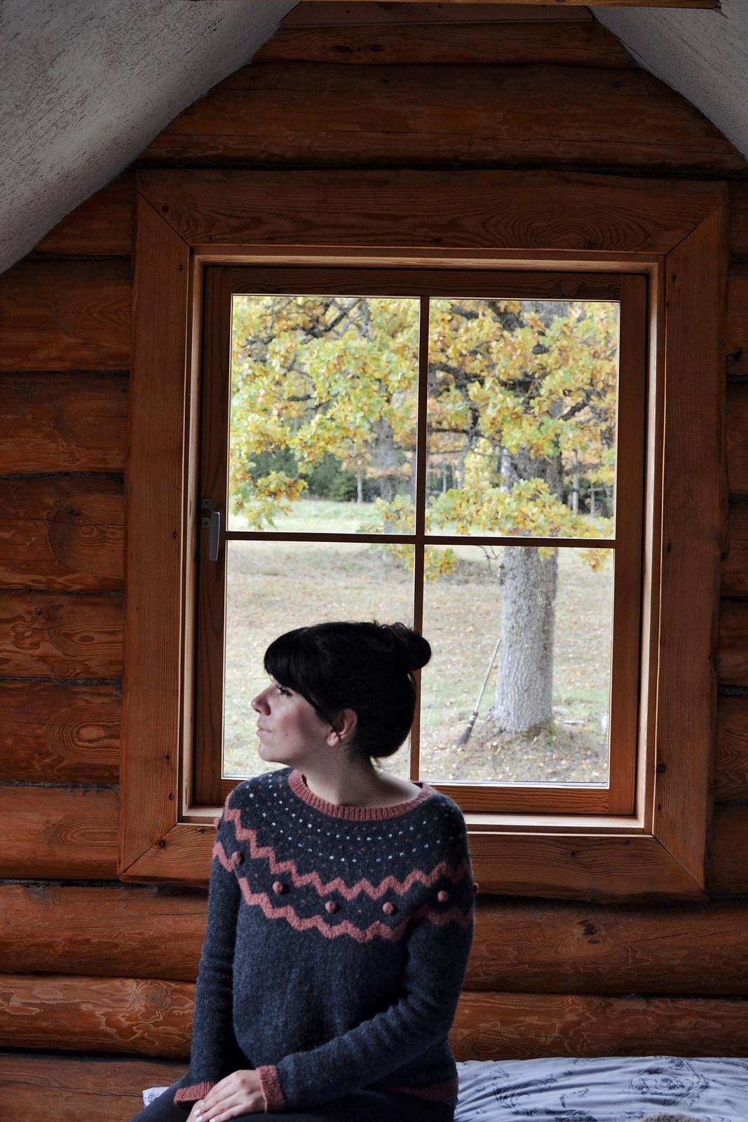 Пуловер с жаккардом на круглой кокетке