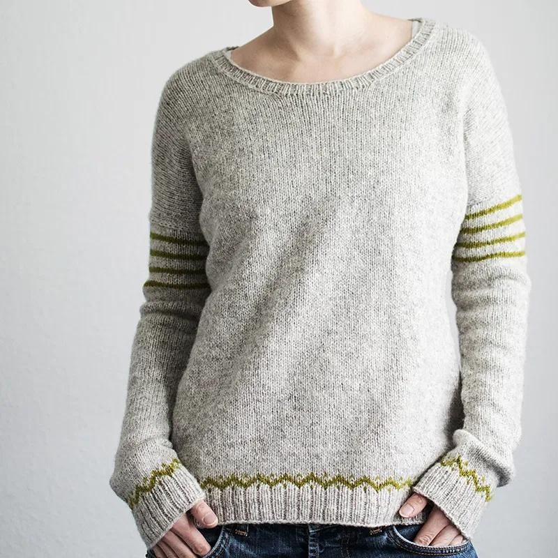 Пуловер лицевой гладью с круглой горловиной