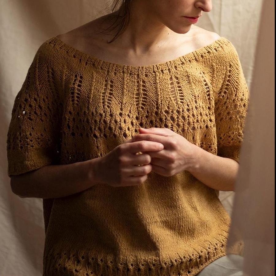 Топ спицами с круглой горловиной ажурным узором Nordes