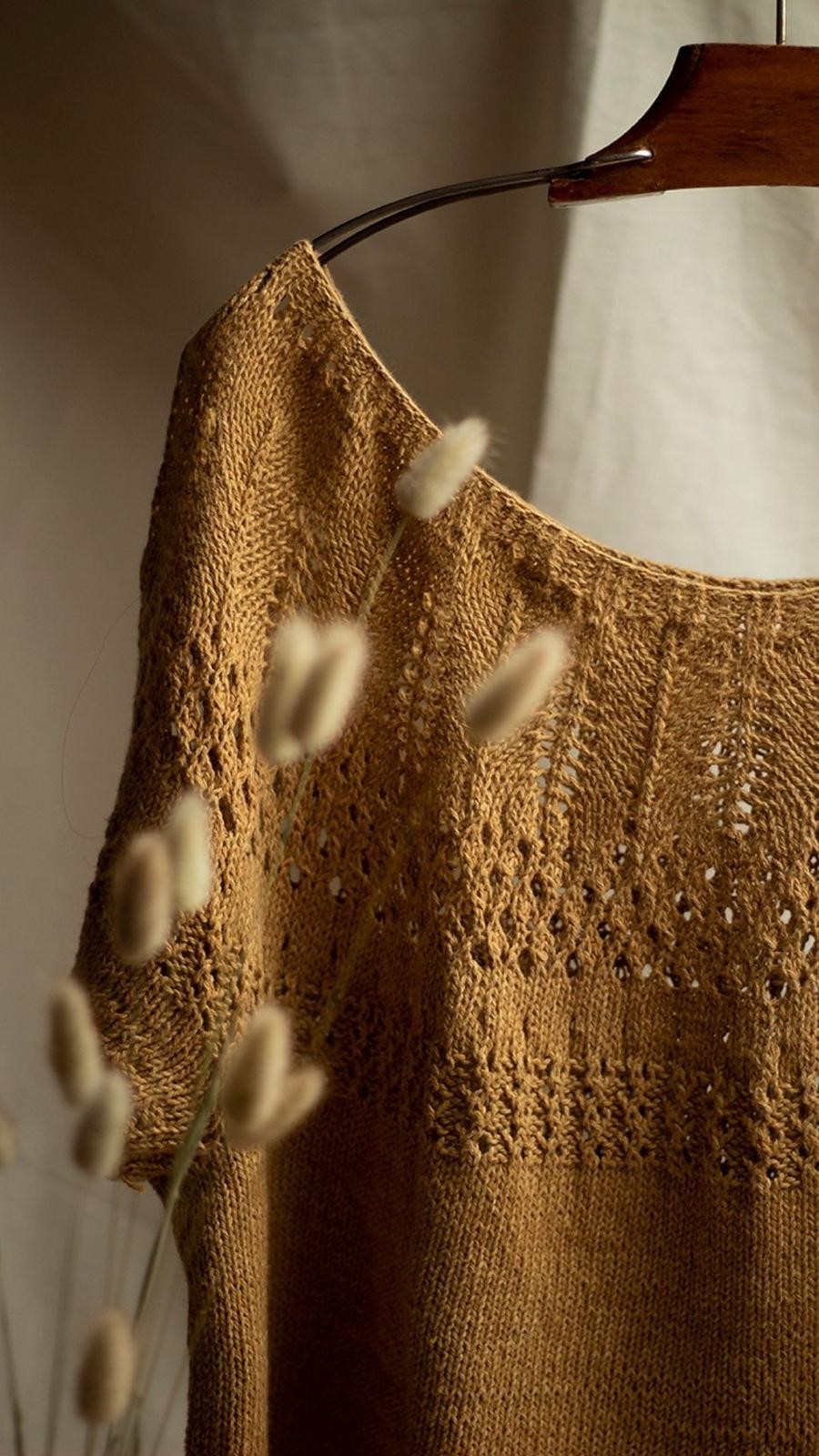 Топ спицами с круглой кокеткой