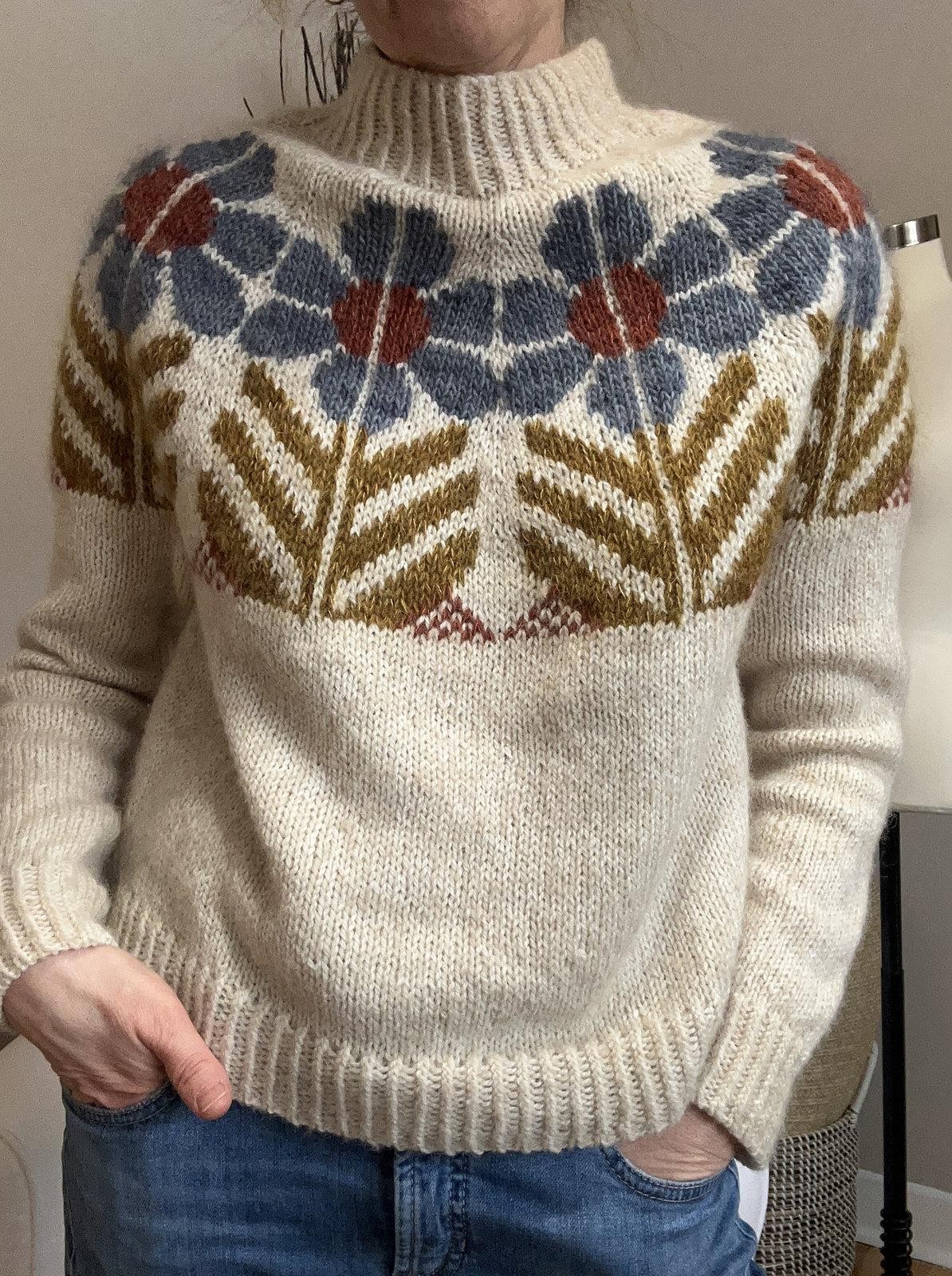 Жаккард Большие цветы с пиксельными холмиками