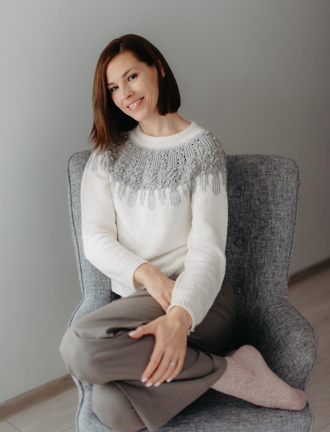 Круглая кокетка спицами схема и описание