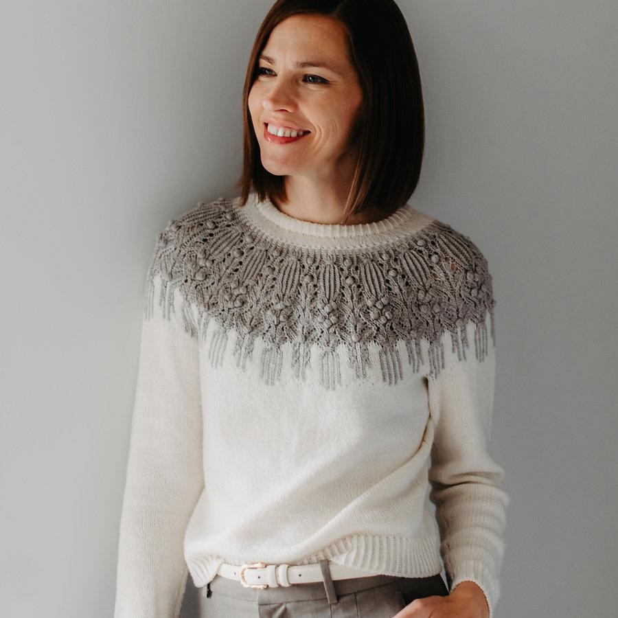 Свитер с круглой кокеткой вязаный спицами сверху Regalia