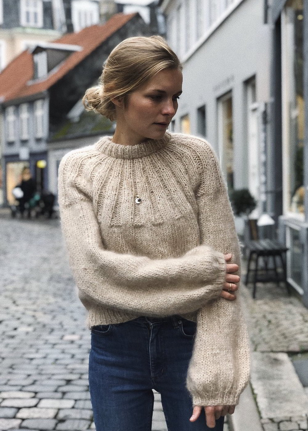 Свитер с круглой кокеткой для женщин