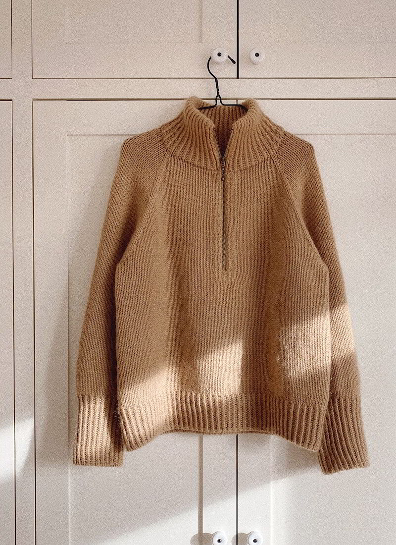 Свитер на молнии женский