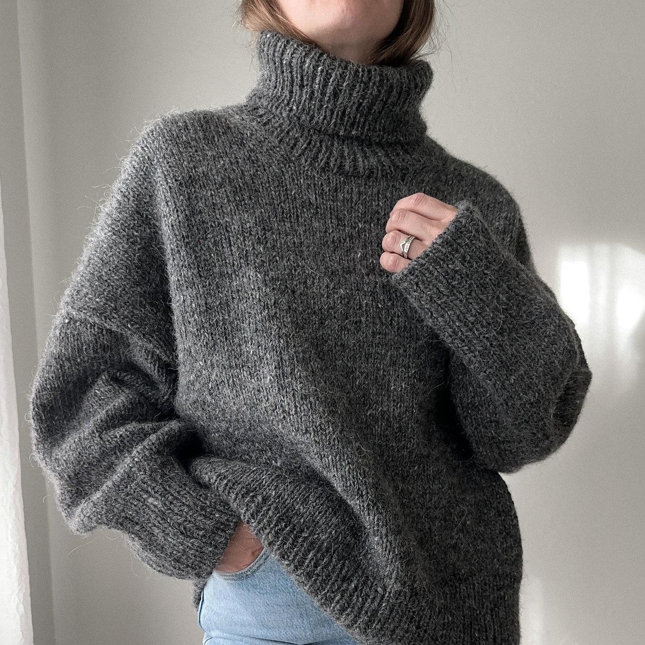 Теплый свитер оверсайз вязаный спицами сверху Winters Pullover