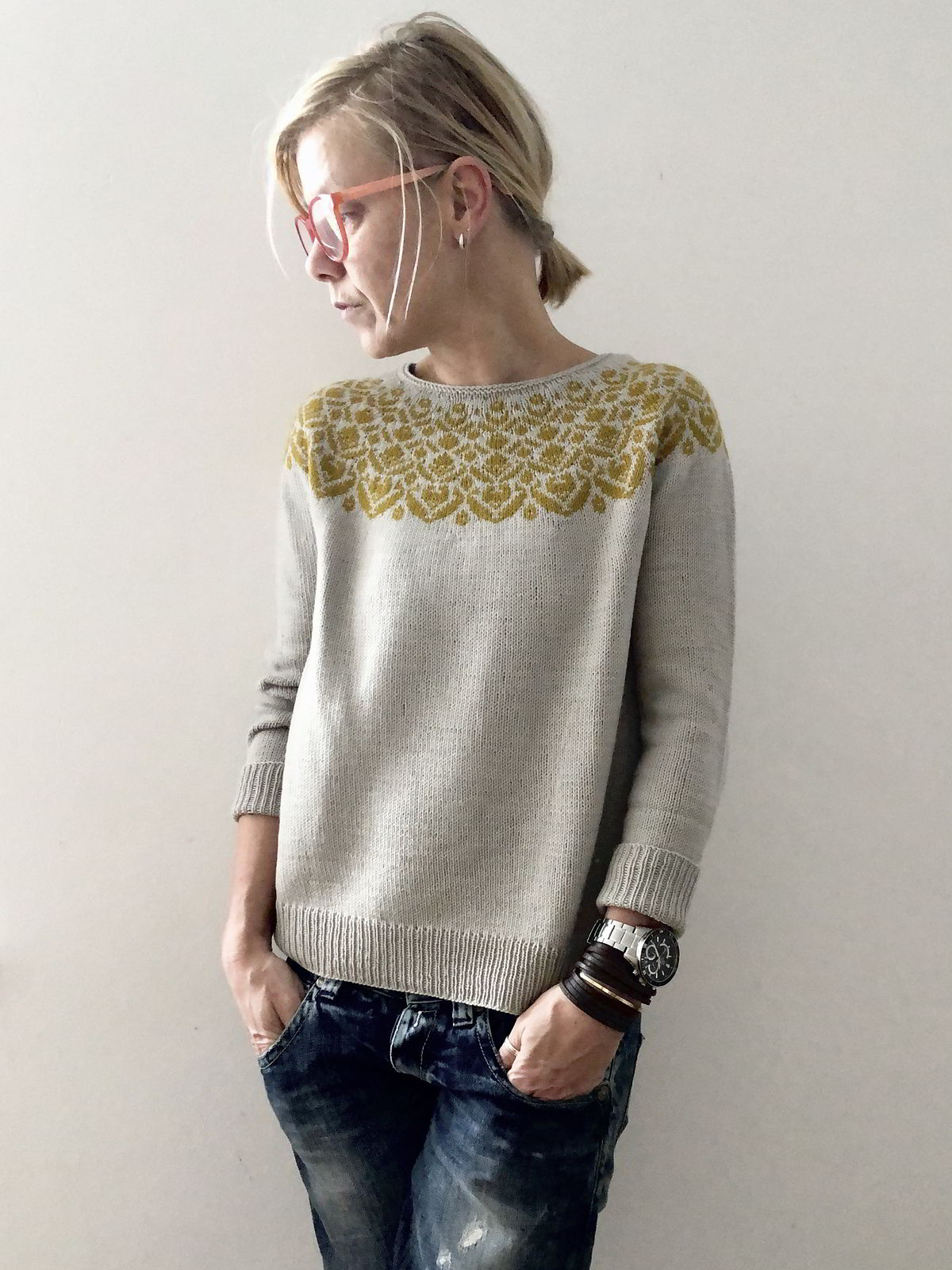 Свитер связанный спицами