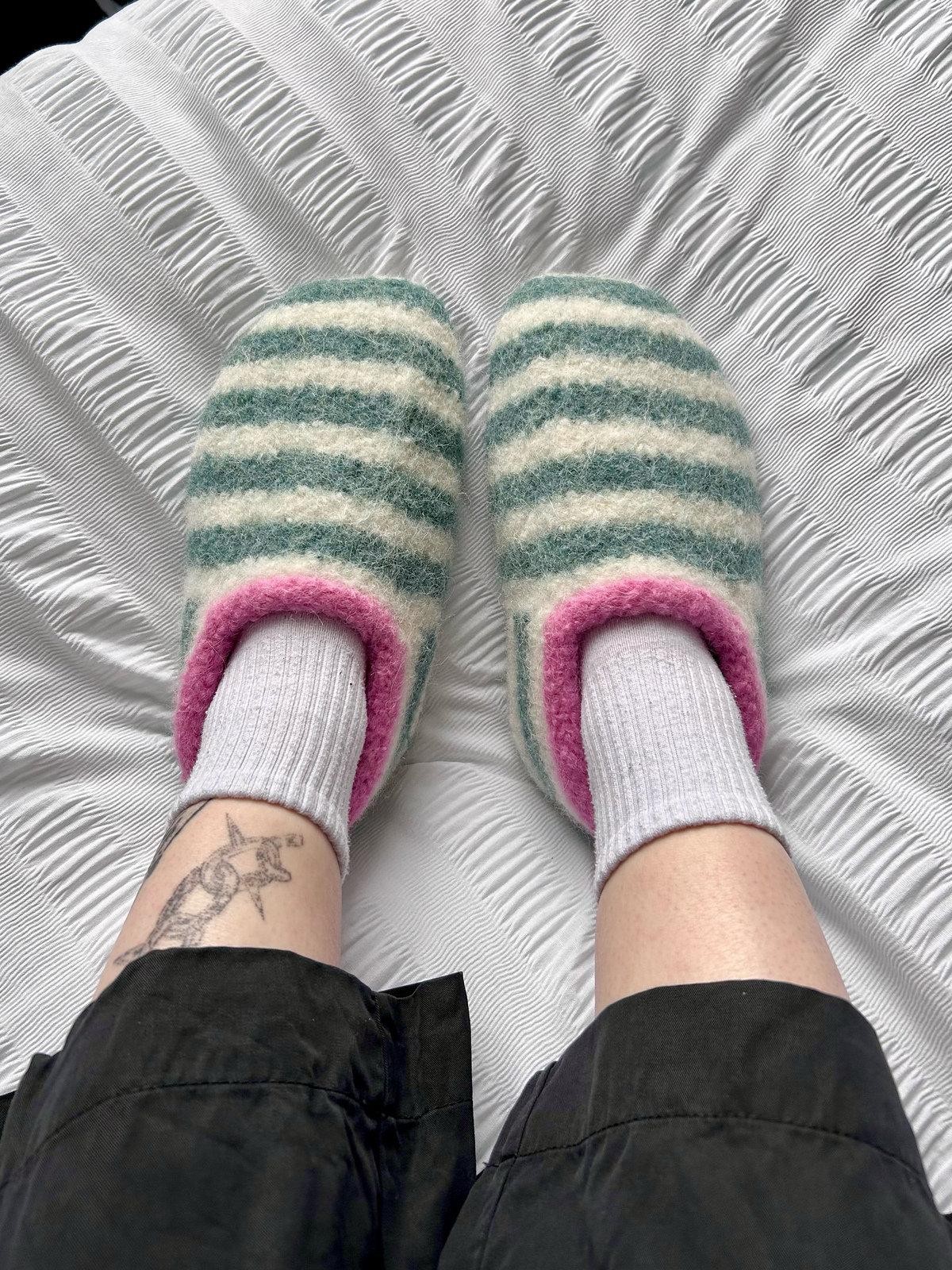 Тапочки вязаные спицами и свалянные в стиральной машине