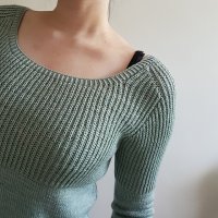 Пуловер с регланом-погон спицами. Детали: узор и линия реглана.
