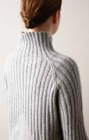 Пуловер резинкой спицами, вид сзади 