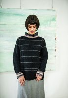 Пуловер оверсайз в полоску общий вид