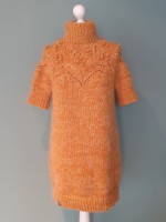 Вязаное платье спицами