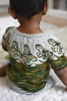 Детский пуловер с круглой кокеткой спицами