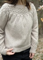 Женский бесшовный пуловер спицами
