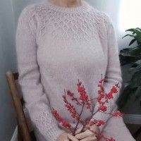 Женский бесшовный пуловер спицами