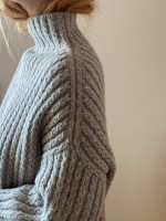 Текстурный свитер спицами