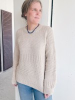 Вязаный пуловер с разными узорами