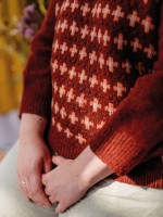 Жаккардовый женский пуловер спицами