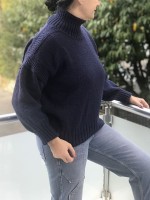 Вязаный свитер с японским плечом