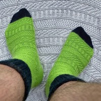 Текстурные носки спицами