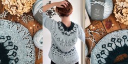 Вязаный спицами пуловер женский