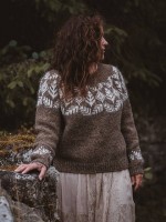 Женский пуловер с круглой жаккардовой кокеткой