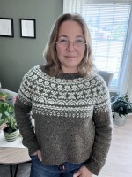 Женский пуловер с жаккардовой кокеткой