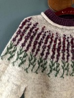Вязаный спицами пуловер Вереск