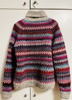 Жаккардовый свитер реглан спицами