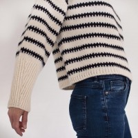 Вязаный пуловер спицами