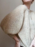 Вязаный пуловер из мохера спицами