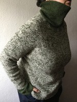 Женский бесшовный свитер спицами