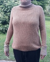 Женский бесшовный свитер спицами